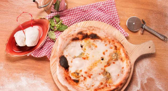 La Pizza Eataly con formaggi