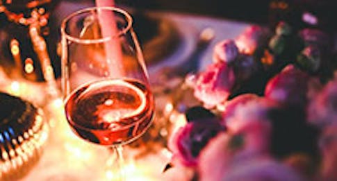 Come si fa e come si abbina il vino rosato