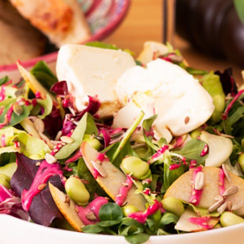 L'insalata primaverile con le fave