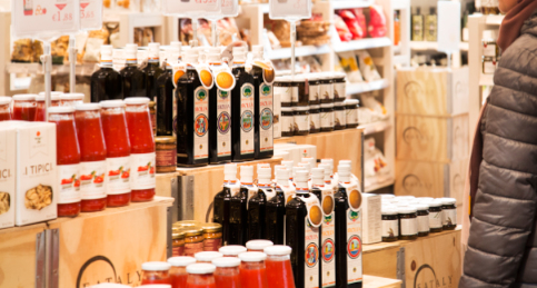 Il Mercato di Eataly con olio d'oliva e salse