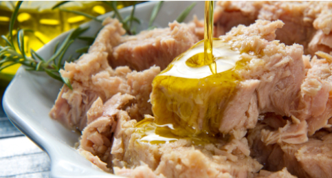 Tonno con rosmarino e olio d'oliva