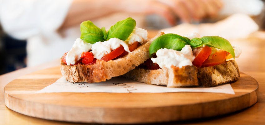 bruschetta-stracciatella-pomodoro