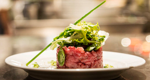 Carne cruda con verdure