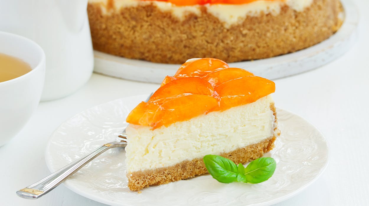 Cheesecake pesche e basilico