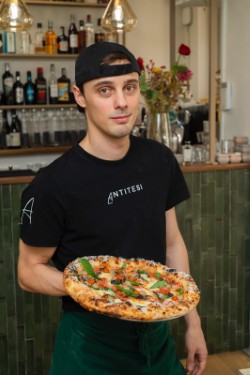 Gabriele Convertino, Antitesi