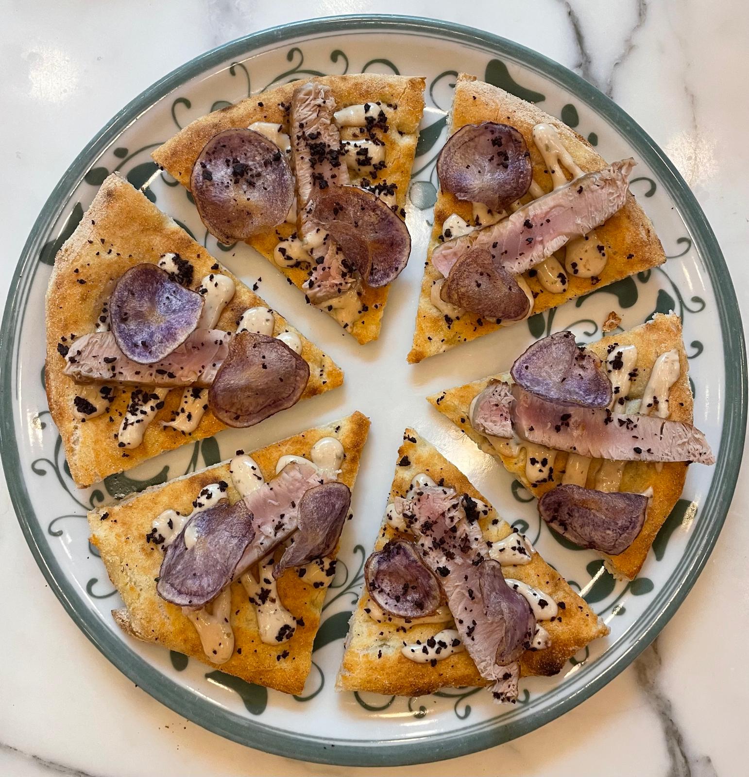 Pizza con tonno, tonnato e patate viola | Eataly
