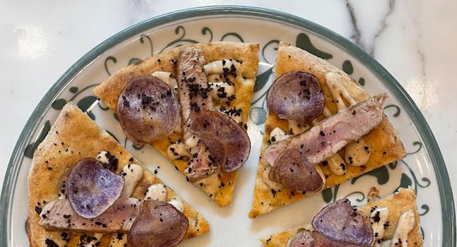 Pizza con tonno, tonnato e patate viola | Eataly