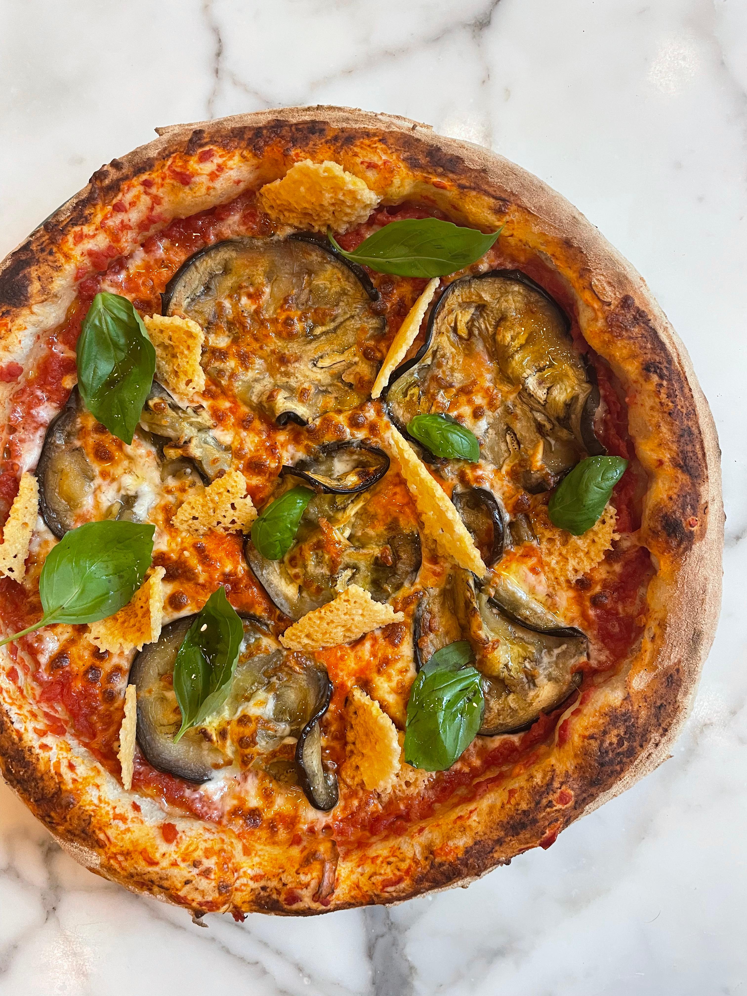 Pizza con melanzane, provola e colatura | Eataly