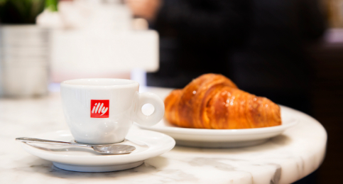 La colazione da Eataly: caffè illy e brioche