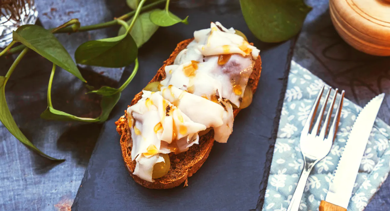 Crostini lardo e miele | Eataly