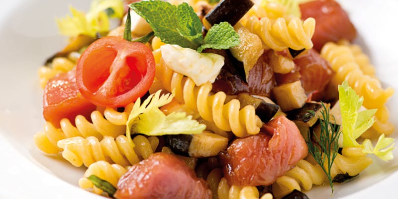 fusilli freddi con tonno, primo sale e melanzane