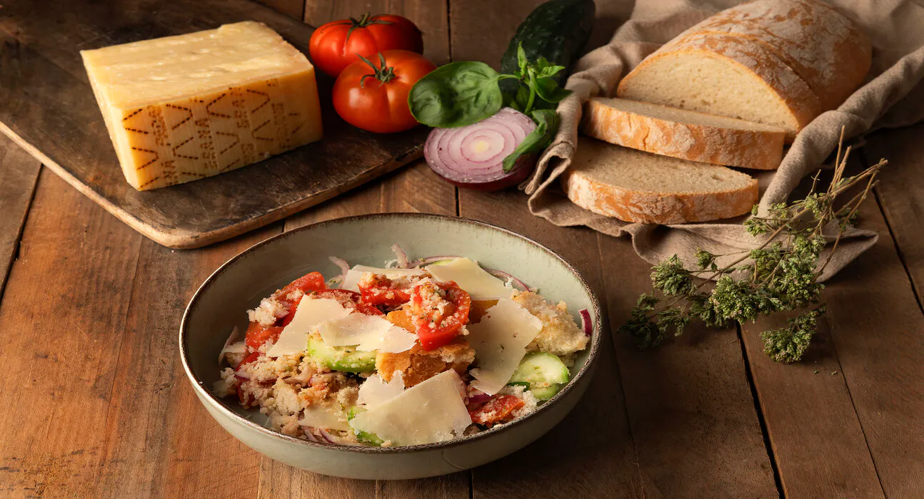 Panzanella con Grana Padano DOP | Eataly