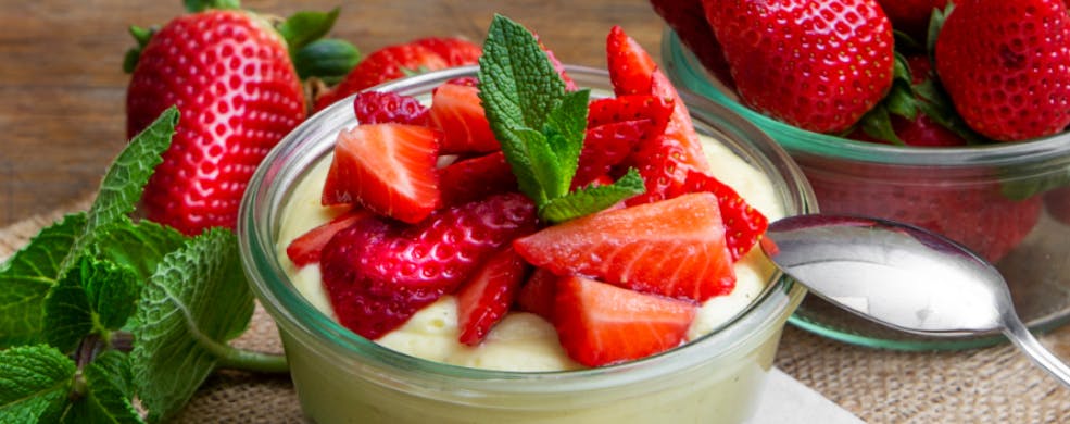 Dolce con le fragole fresche