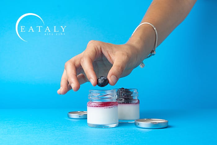 Panna cotta con mousse di fragoline di bosco