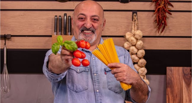 In cucina con Luca Pappagallo , presentazione del libro Tutti i sapori di  Casa Pappagallo e show cooking