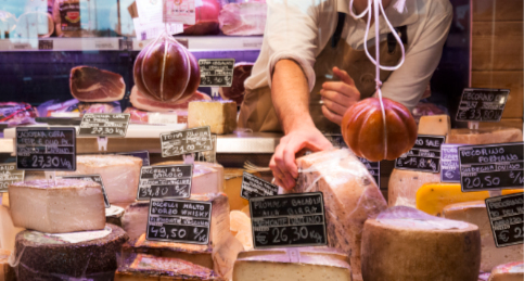 Il reparto Salumi e Formaggi di Eataly