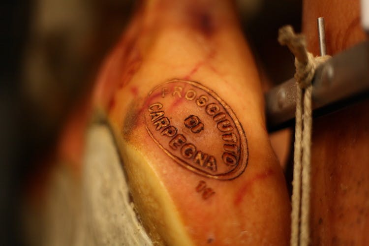 Prosciutto di Carpegna leg