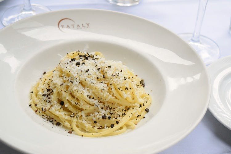 cacio e pepe spaghetti