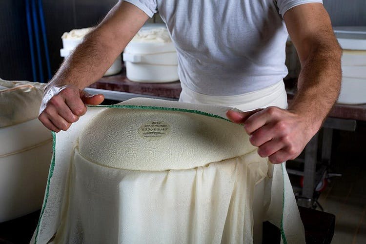 Grana Padano DOP making