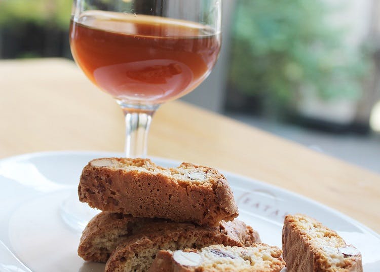 Cantucci and vinsanto pairing