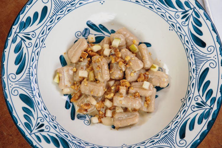 Gnocchi con Gorgonzola, Noci, e Pere
