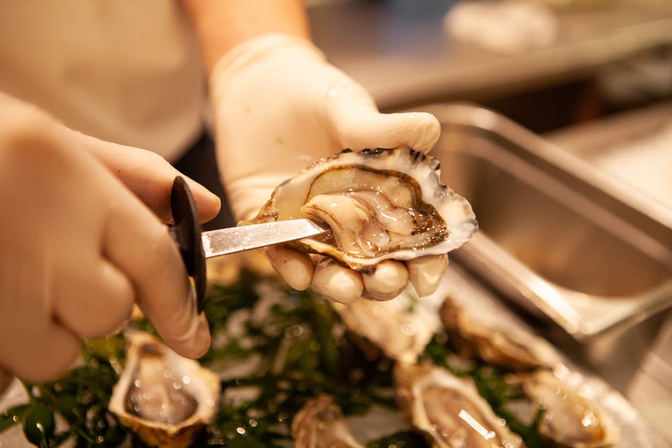 How to Shuck an Oyster Eataly