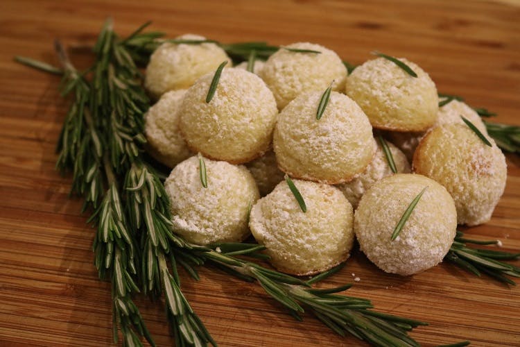 Olive oil cakes