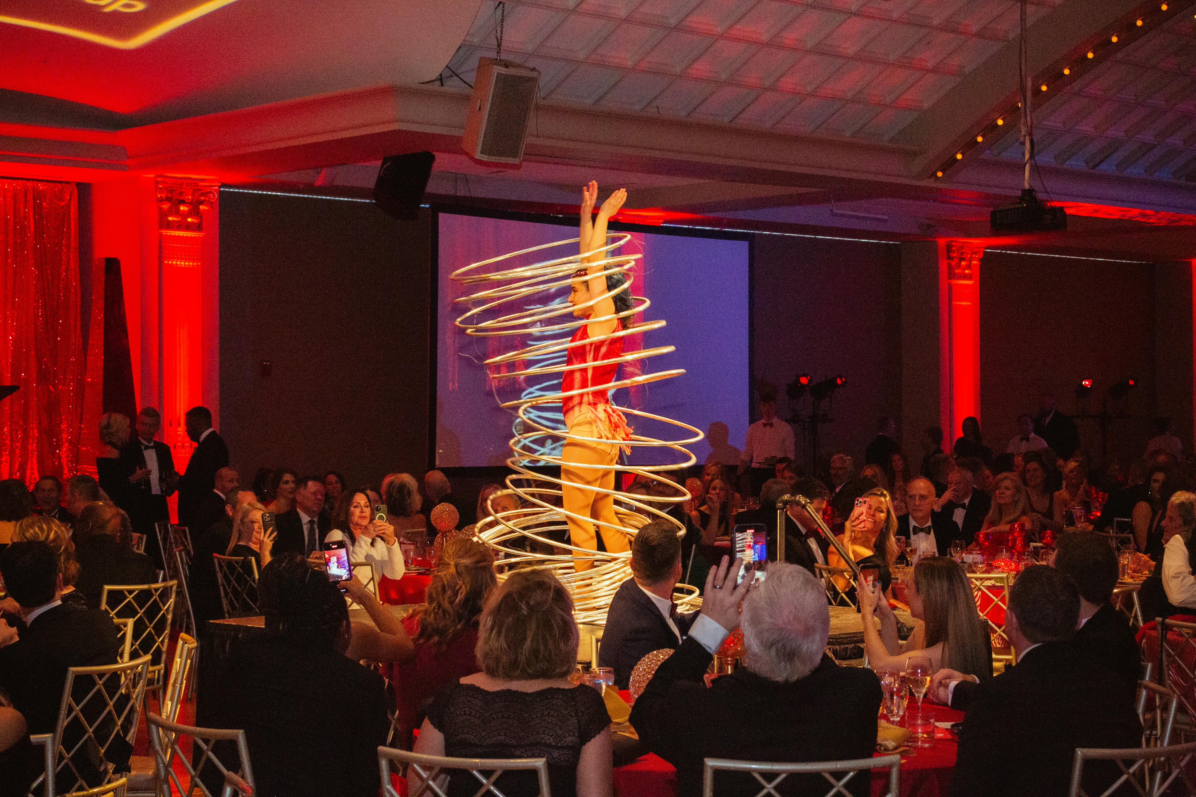 Large scale dinner catering with performance