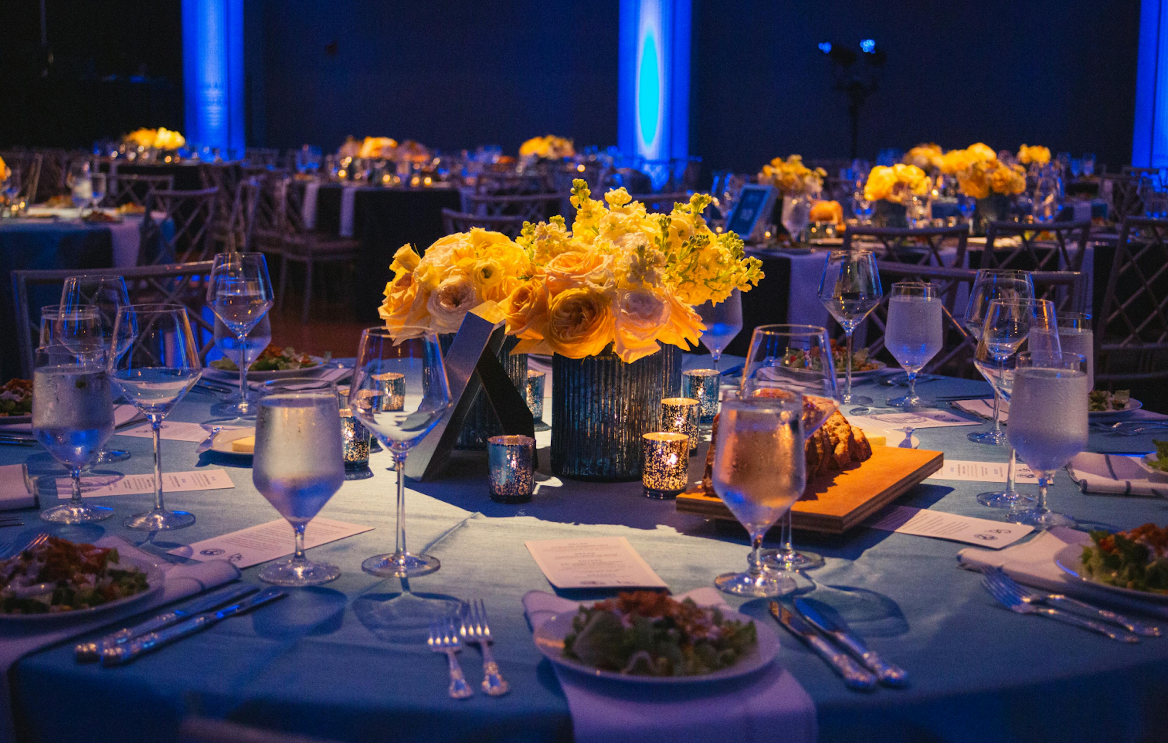 Table with displayed flower setting