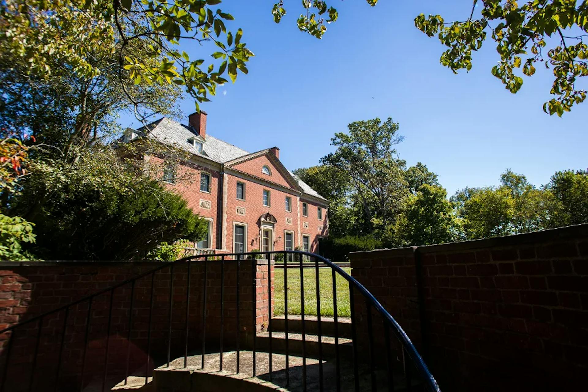 Peterloon Exterior