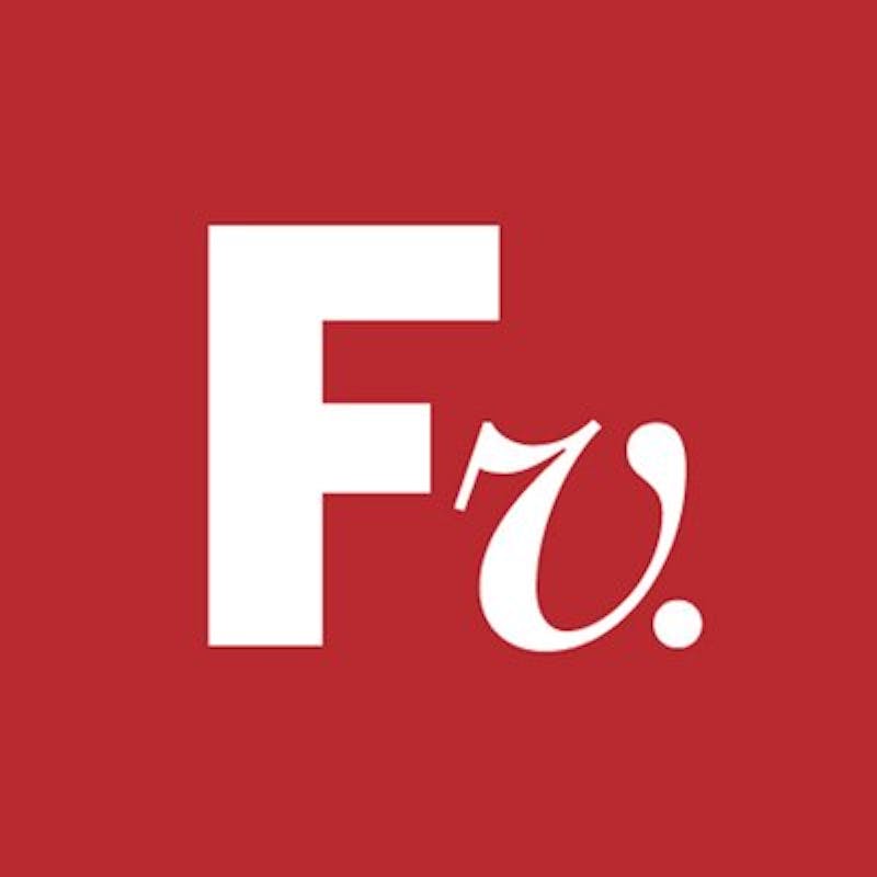 Fastighetsvärldens logotyp, vitt F och V på röd bakgrund.