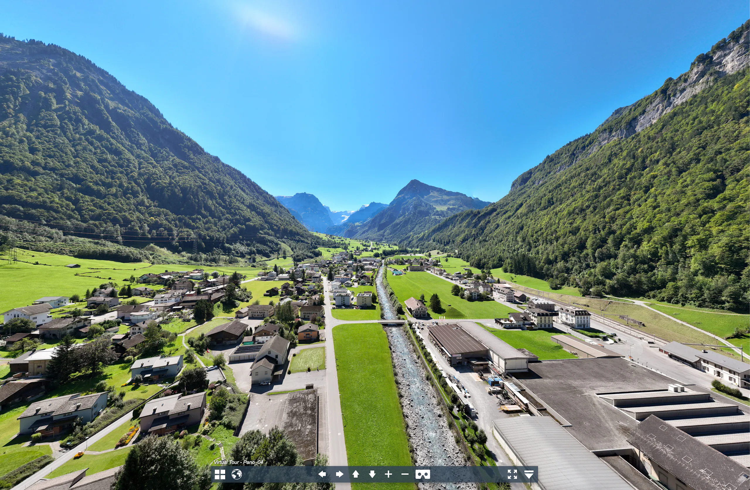 echt3D Portfolio Panorama Drohnenaufnahmen im Tal zwischen Bergen 