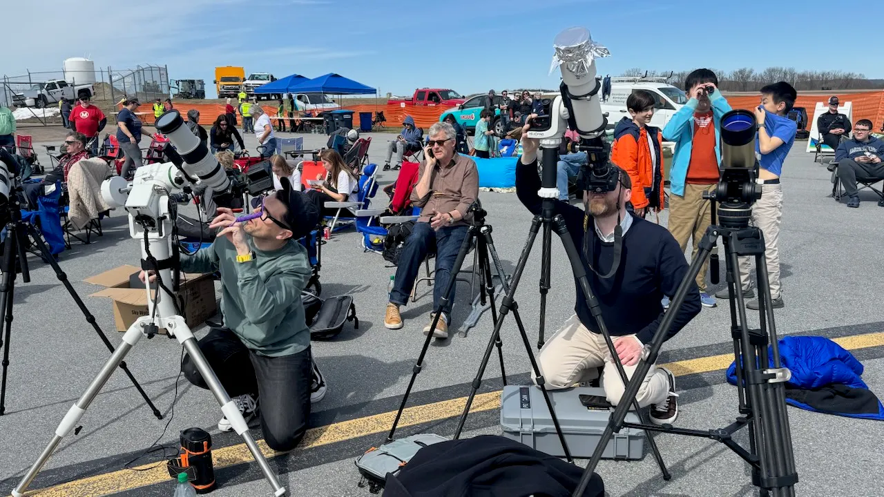 Sólmyrkvamyndataka í Burlington í Vermont 8. apríl 2024. Mynd: Linda Pizzuti Henry