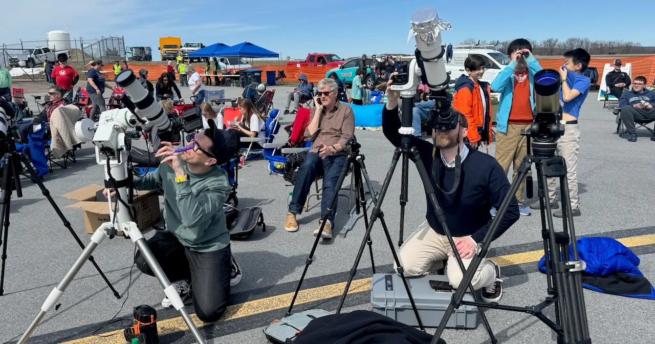 Sólmyrkvamyndataka í Burlington í Vermont 8. apríl 2024. Mynd: Linda Pizzuti Henry