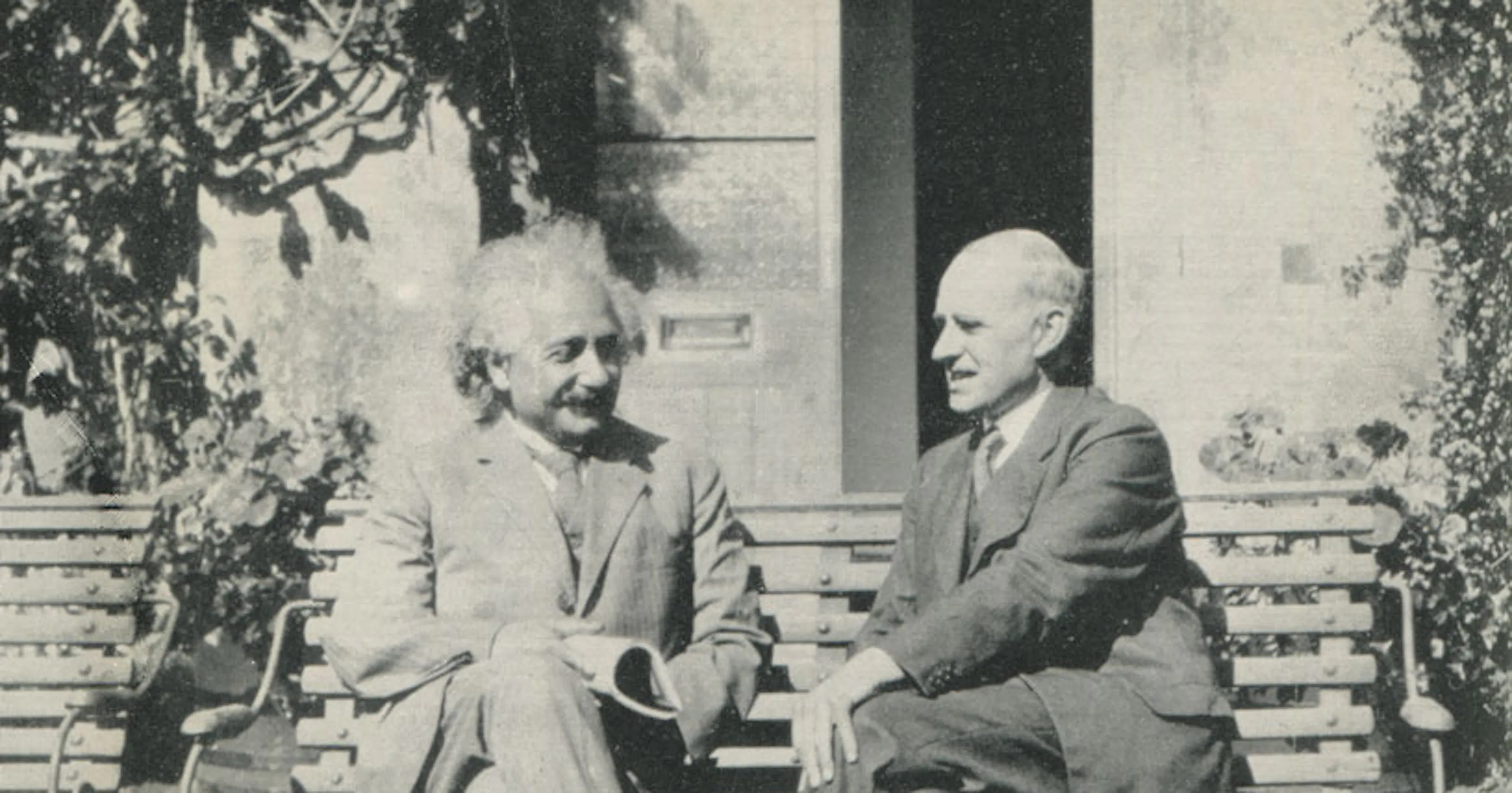 Albert Einstein og Arthur Eddington í Cambridge í júní 1930. Mynd: Winifried Eddington