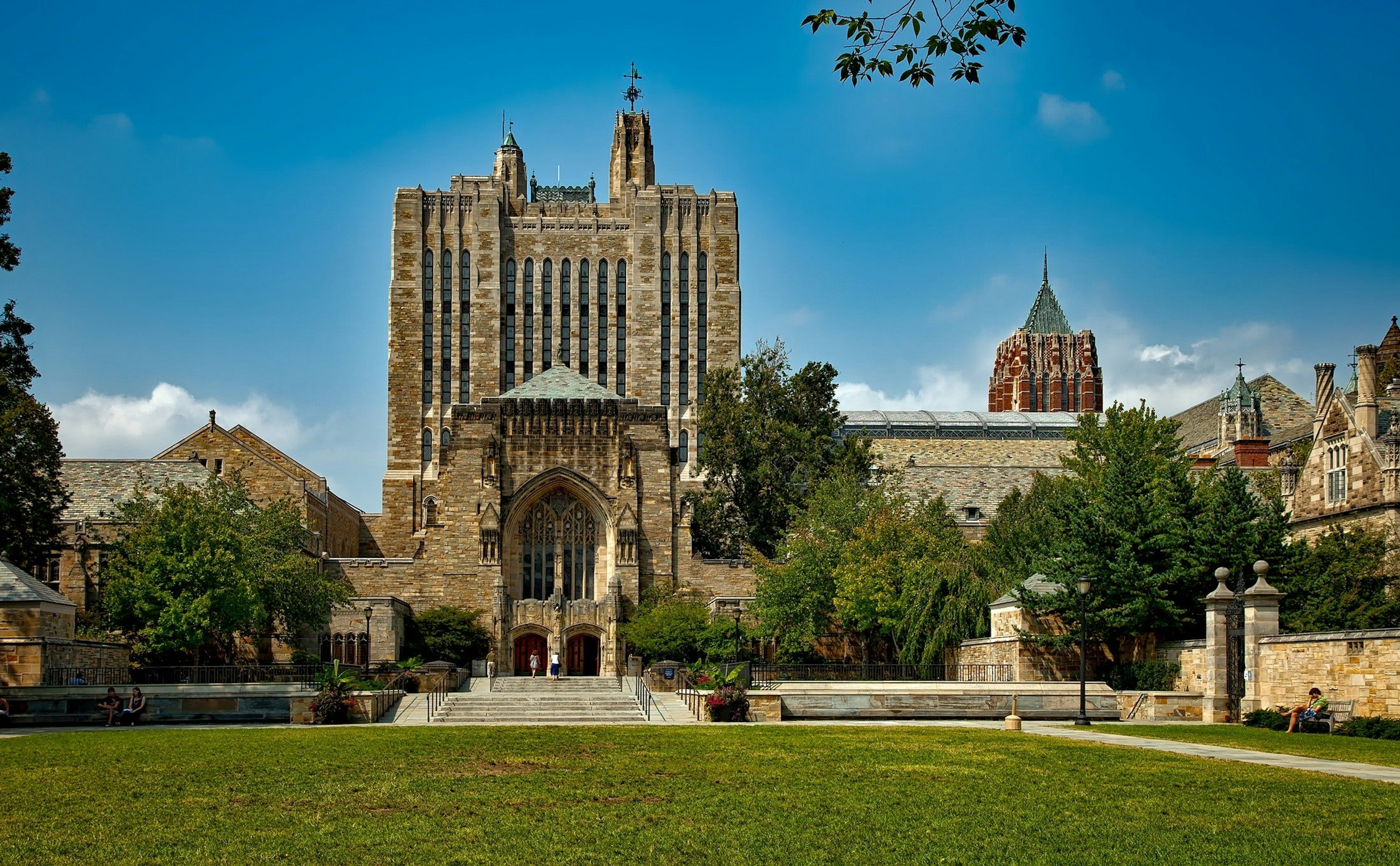 8 Advantages Universities Receive With Transportation Scheduling Software