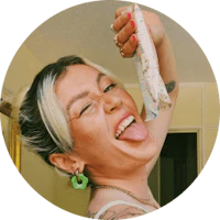 Woman holds eco-friendly, sustainable Daye tampons