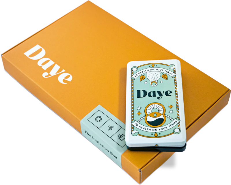 An eco-friendly, compostable orange cardboard box with pain-relieving, sustainable Daye tampons and an endlessly recyclable aluminium tin to store your tampons on the go