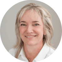 Снимка на д-р Пола Бригс, председател на Британското общество по менопауза, консултант по сексуално и репродуктивно здраве в Liverpool Women’s Hospital