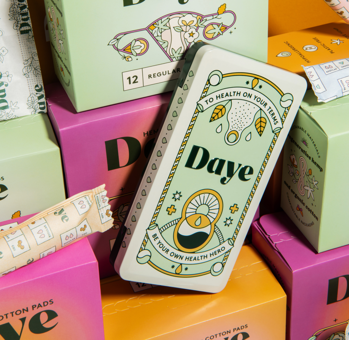 Кутии с конопени превръзки и тампони