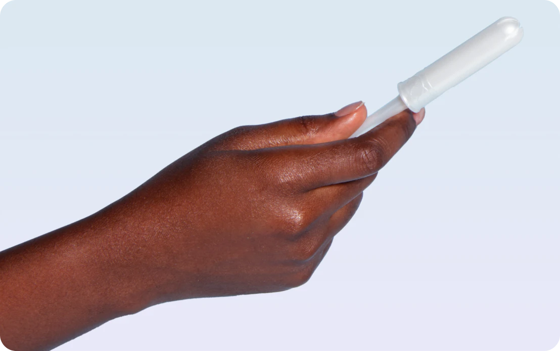 A hand holding a Daye diagnostic tampon applicator