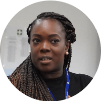 Снимка на д-р Байджа Райми-Ейбрахам, фармацевт, преподавател по фармацевтика в King’s, основател на King’s College London Fight the Fakes и академичен ръководител