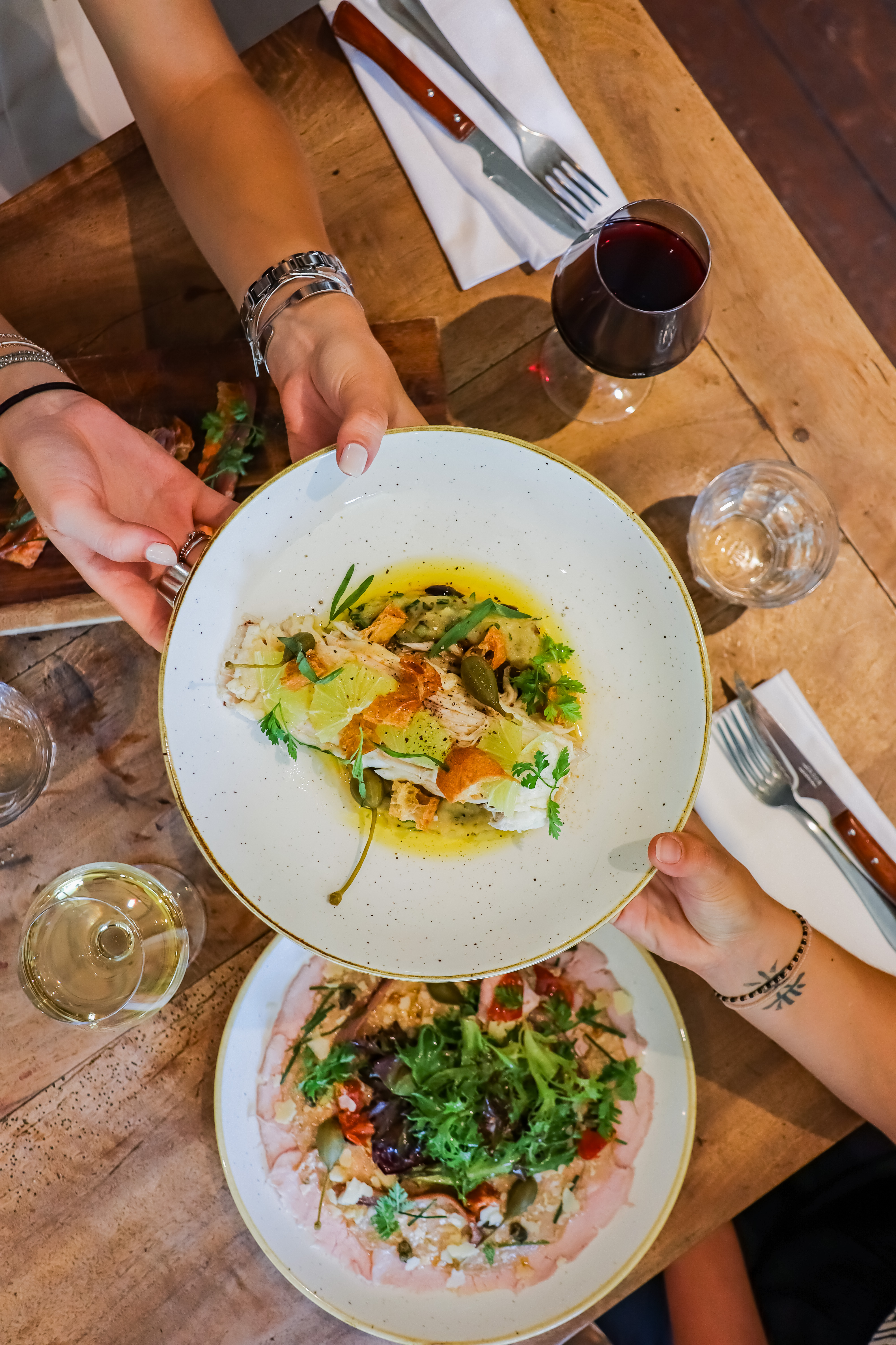 Une assiette du restaurant écoresponsable Là-Haut sur la Colline, 1 macaron Écotable