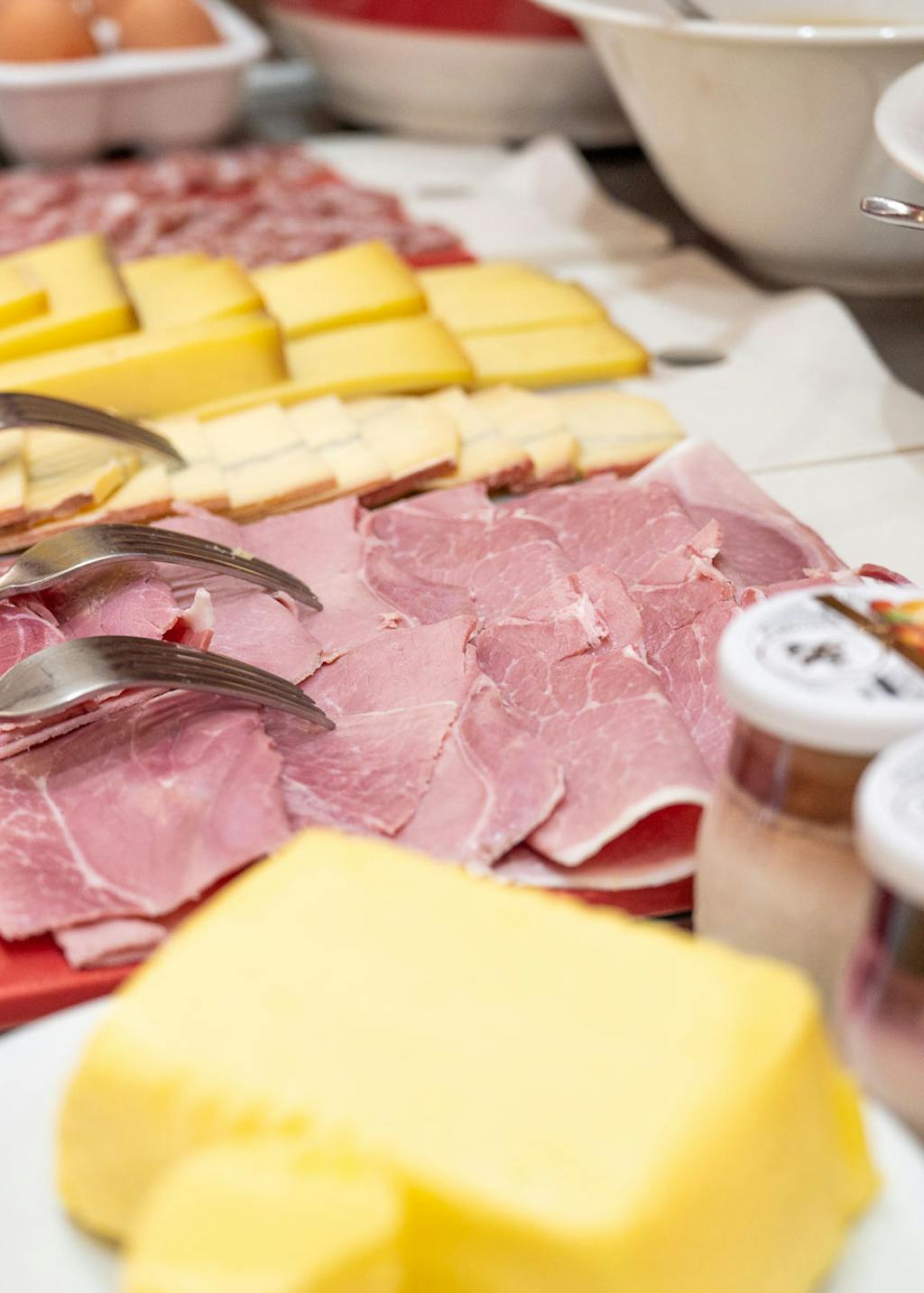Charcuteries, fromages et produits laitiers du buffet de l'Hotel des Artistes labellisé 1 macaron Écotable