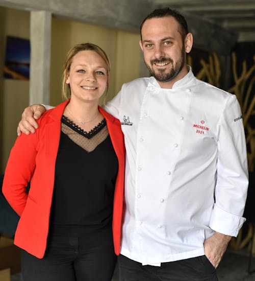 Delphine Médard et Julien Médard, chef du restaurant étoilé l'Ardoise du Marché à Boulleret