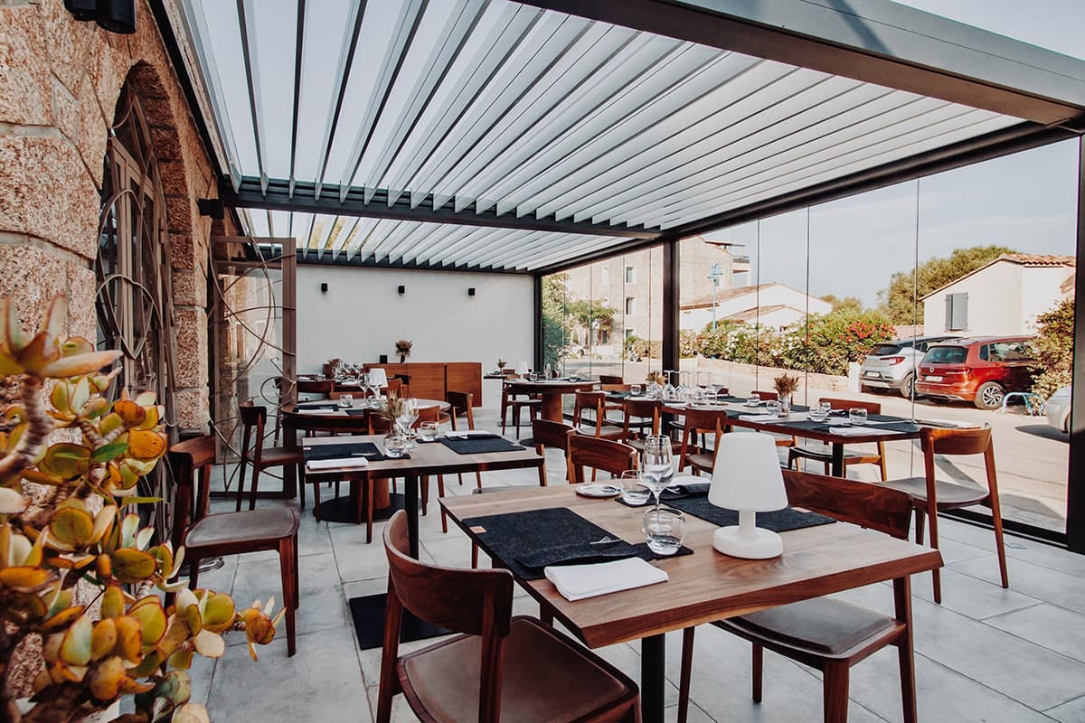 Patio de l'Auberge Kallisté