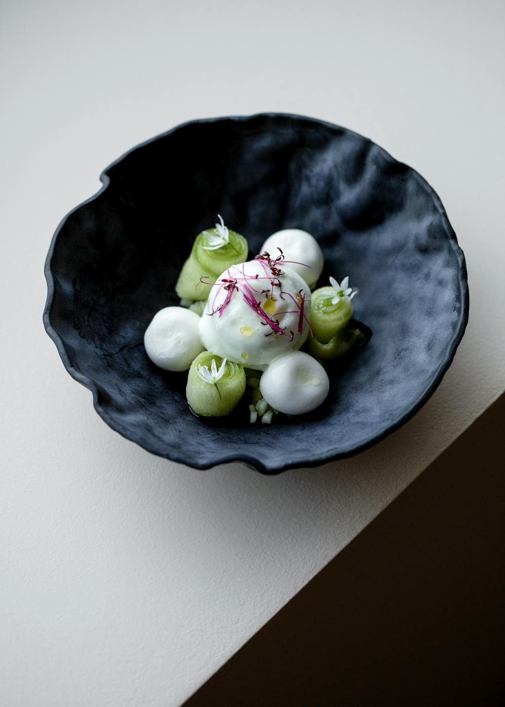 Entrée concombre du Restaurant Alexis Baudin, labellisé 3 macarons Écotable