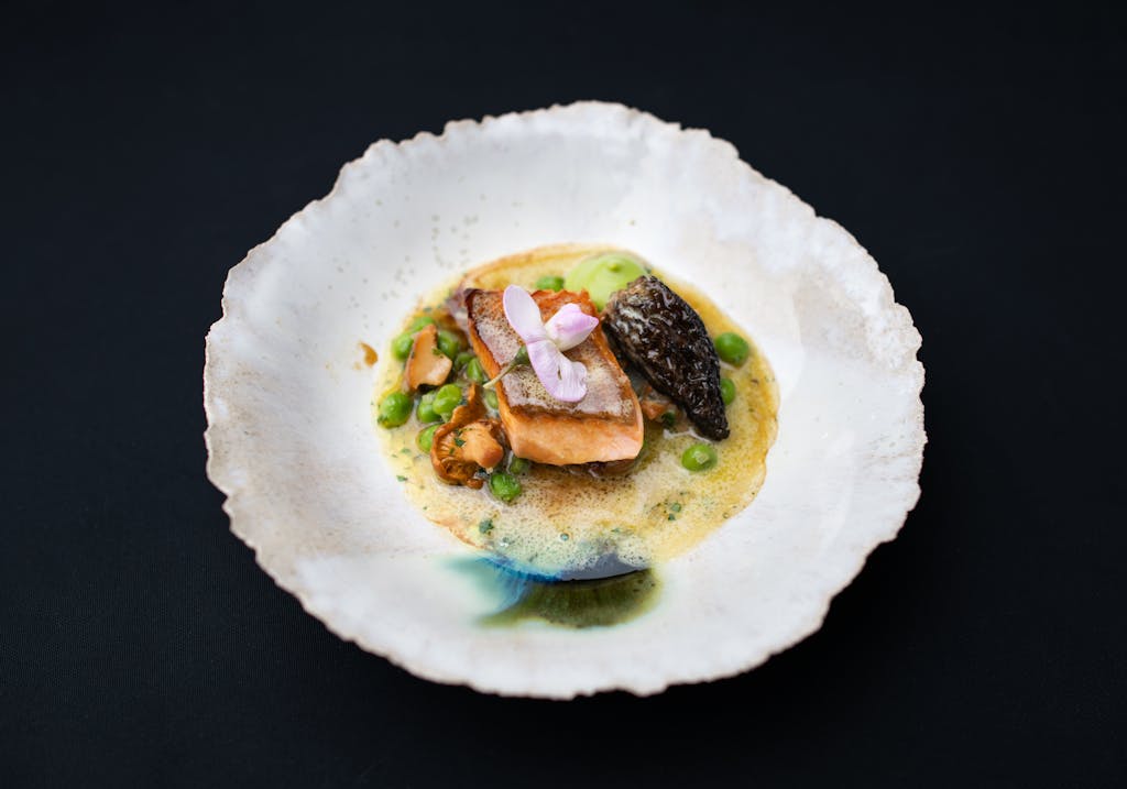 Plat de poisson du restaurant Larousselle Hors Champ, labellisée 3 macarons Écotable