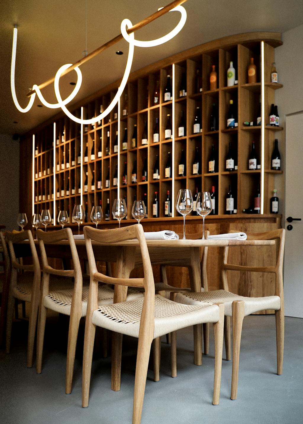 Intérieur du restaurant Cave, labellisé 3 macarons Écotable