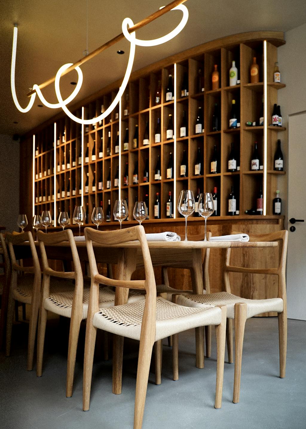 Intérieur du restaurant Cave, labellisé 3 macarons Écotable
